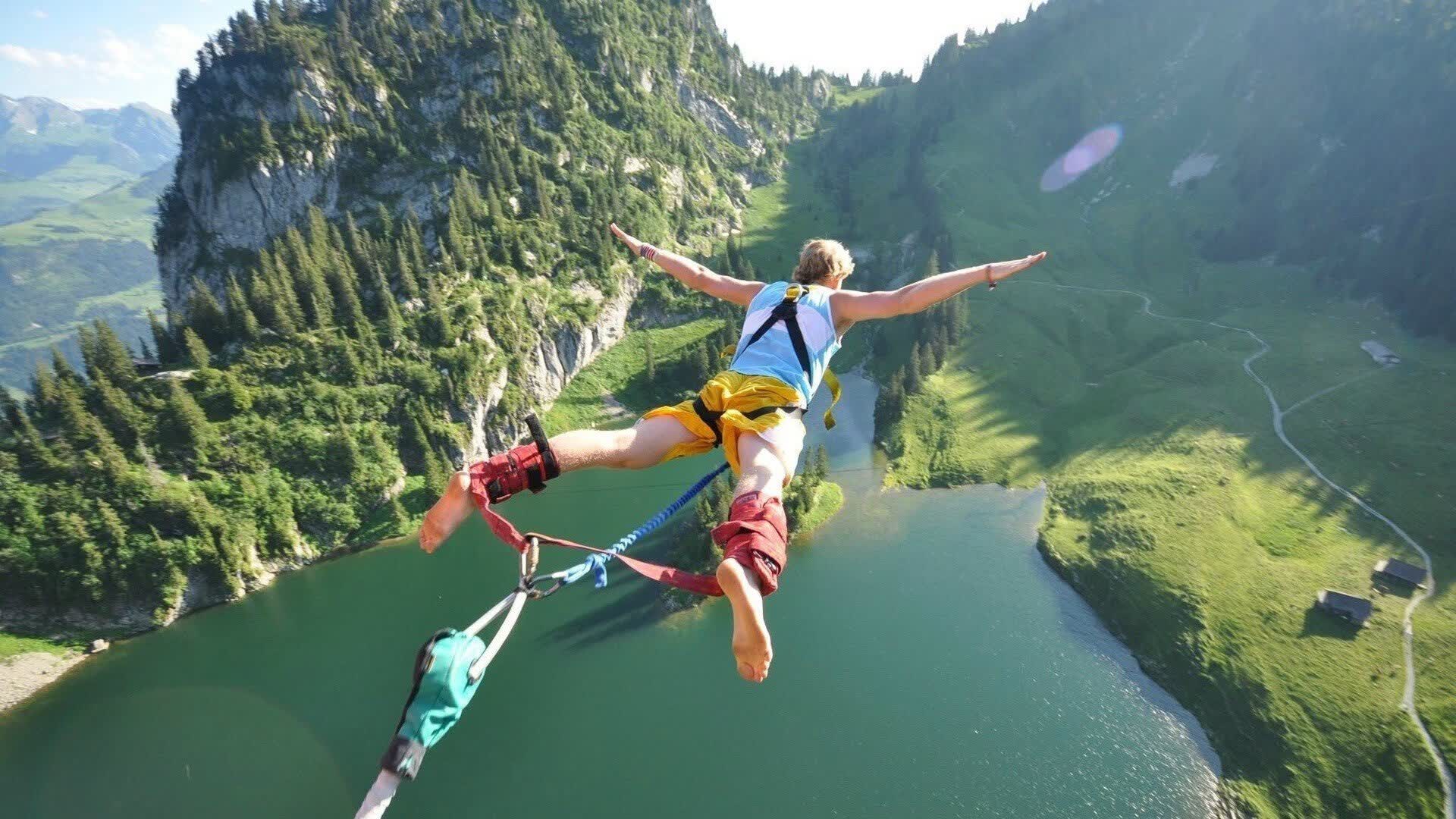 鹰击长空，阿扎伦卡的极限征服